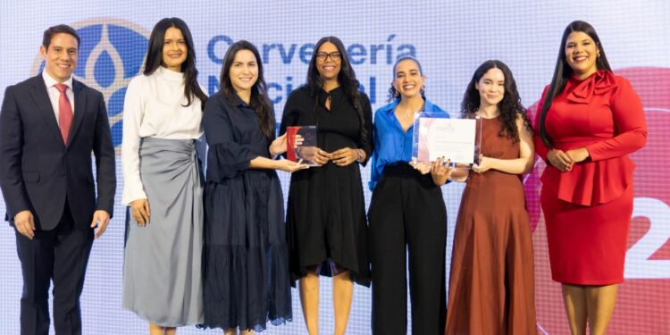 La corona de la reputación en el sector de bebidas es de Cervecería Nacional