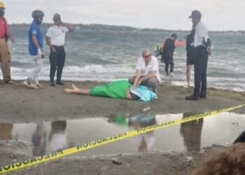 Tragedia en Baní: madre y su hijo de 14 años mueren ahogados en Las Salinas