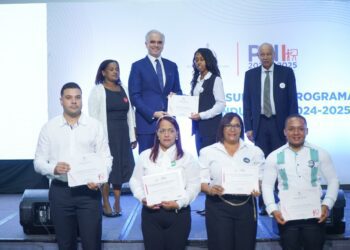 Educación inyecta sangre certificada a sus aulas: 5,412 docentes aprueban inducción