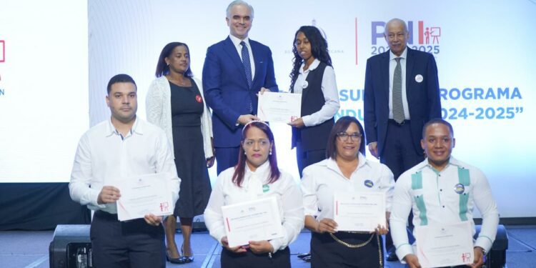 Educación inyecta sangre certificada a sus aulas: 5,412 docentes aprueban inducción