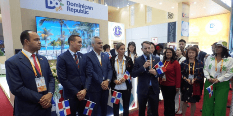 La Bandera dominicana se afianza en China