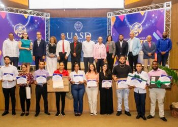 La excelencia estudiantil se viste de gala en la UASD Santiago