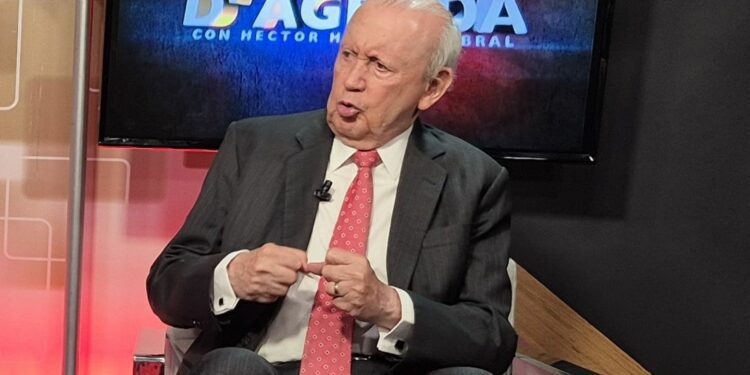 Alburquerque denuncia incompetencia en programas sociales