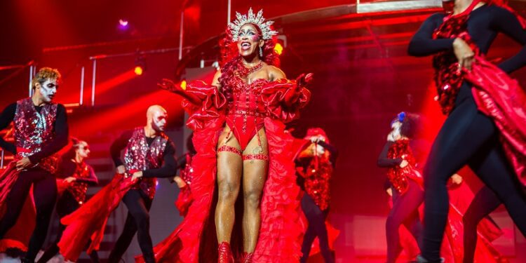 “Luna de Sangre” rinde tributo a Lady Gaga en Lopesan Costa Bávaro